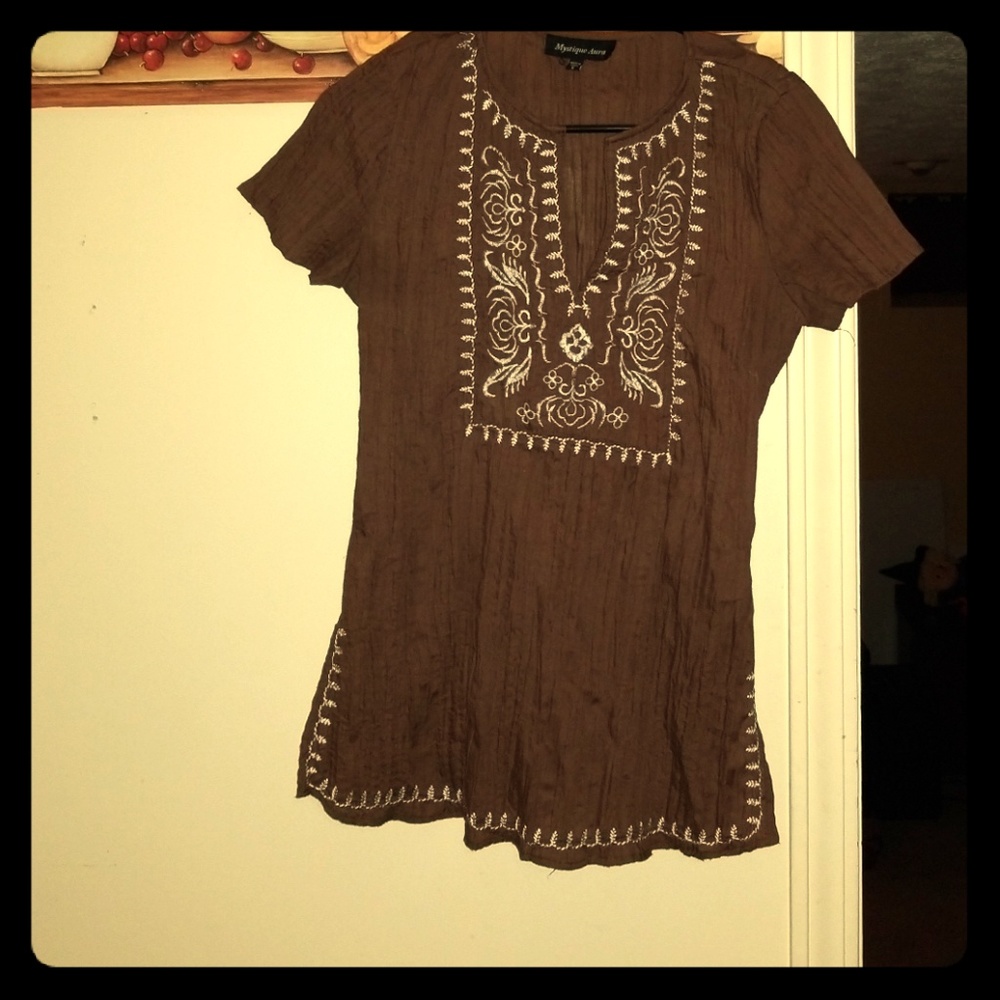 Mystique  Aura short sleeve  top